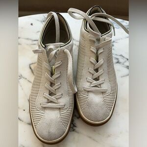 Rothy’s blonde lace up sneaker size 8